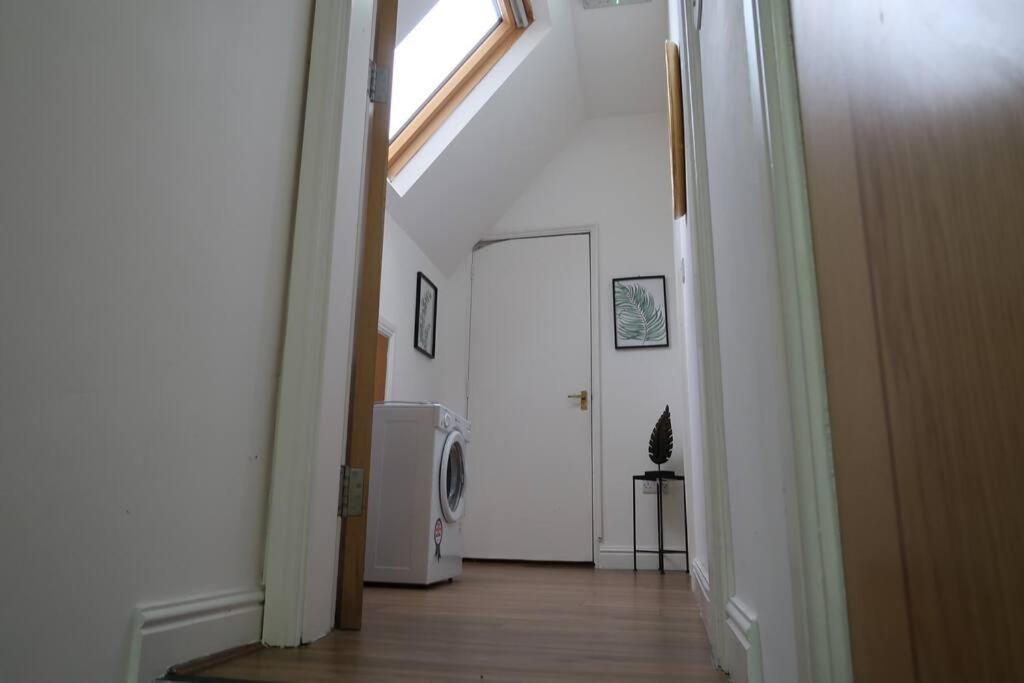 Two-bedroom With Scenic Balcony View Shipley (West Yorkshire)