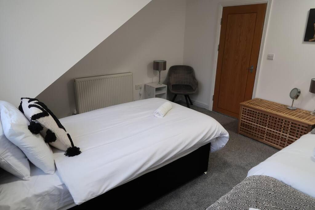 Two-bedroom With Scenic Balcony View * Shipley (West Yorkshire)