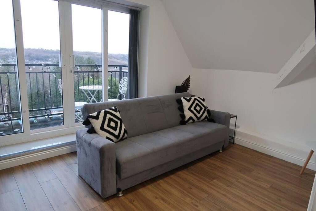 Apartment Two-bedroom With Scenic Balcony View